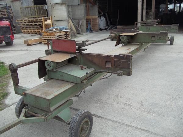 Triple cross cut saw on chassis