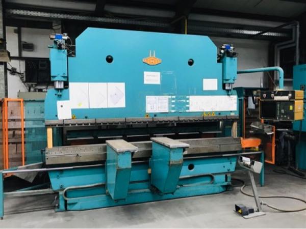 CNC press brake (110 tons)