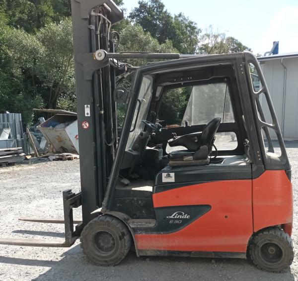 Electric 4-wheel forklift (3 tons)