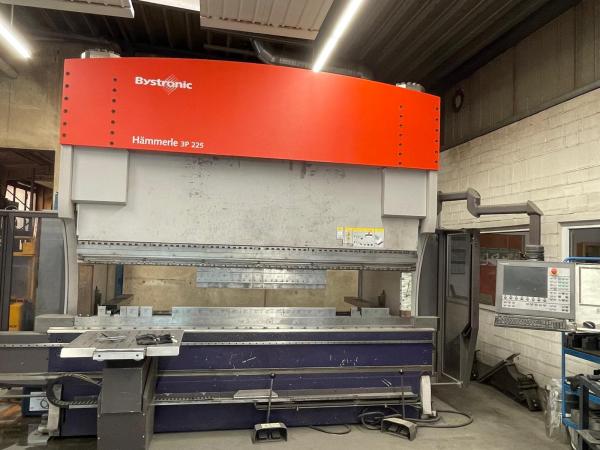 CNC Press Brake (225 tons) incl. Tools